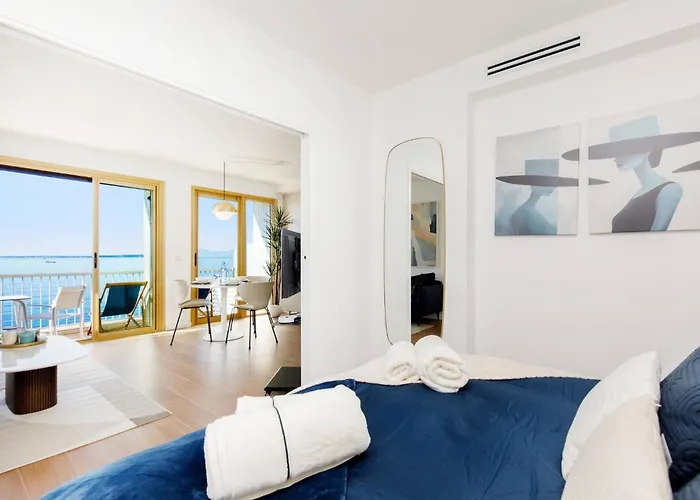 Lejlighed Les Pins Luxueuse Front De